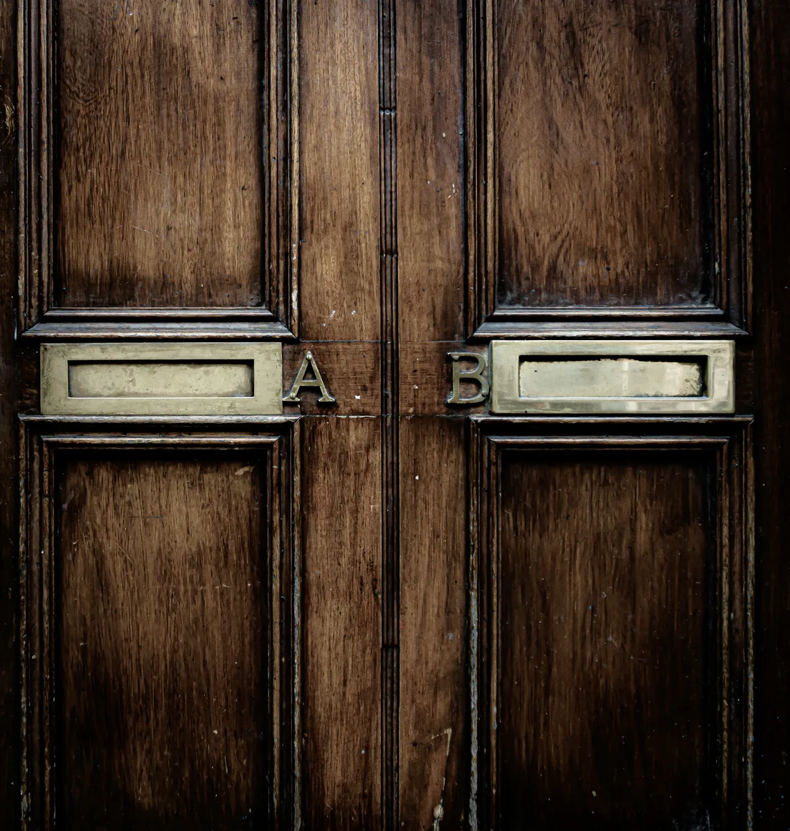 Two doors labeled A and B representing the choice between different Markdown editor approaches on Mac — minimal readers versus full-featured editors